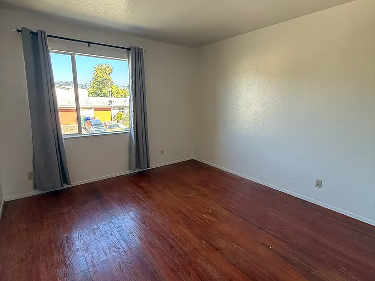 1103 Campbell St — Photo 16