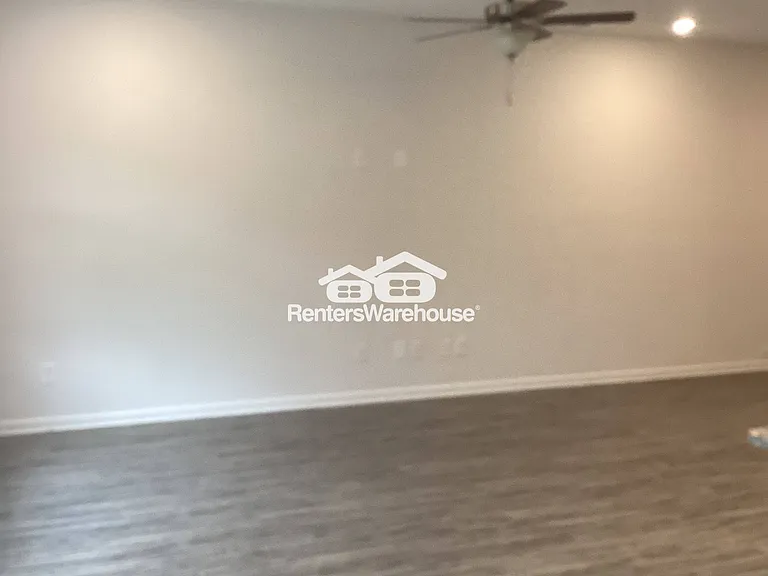 1132 Chastain Dr — Photo 4