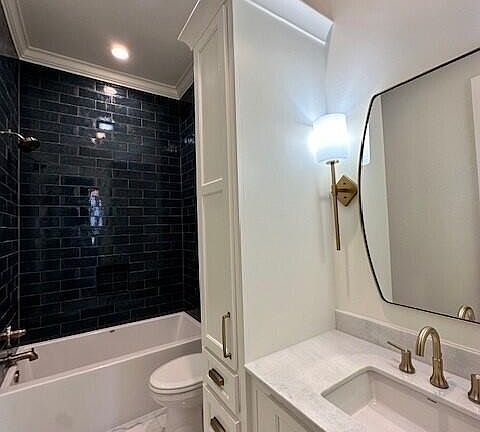 5th image of 102 Silver Palm Dr