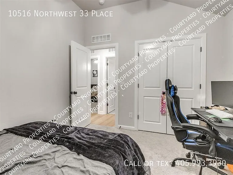 10516 NW 33rd Pl — Photo 18