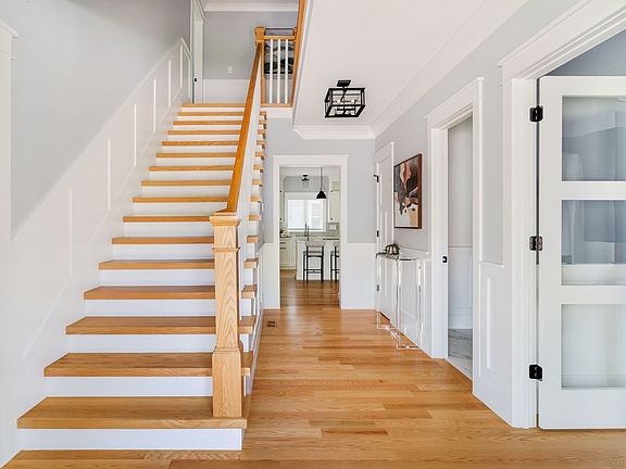 2nd image of 19 Cottage St