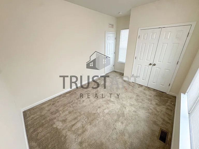 1327 S 27th St — Photo 14