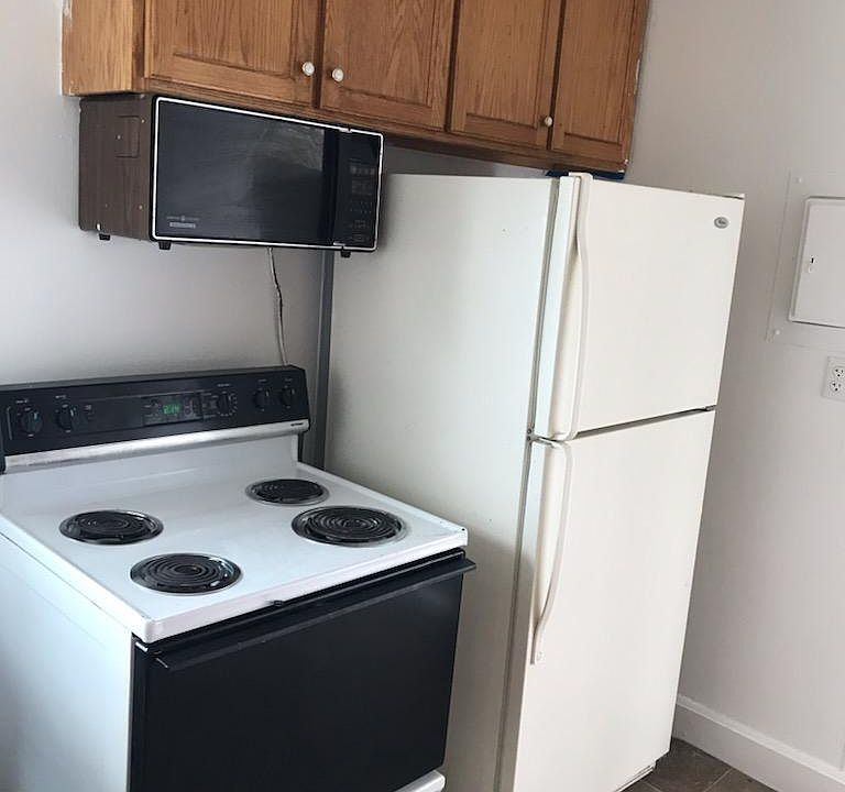 2nd image of 233 E Spruce St #2