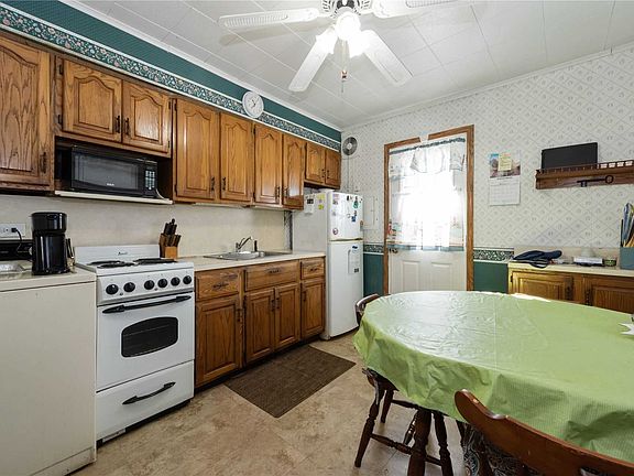2nd image of 15 Quarry Ln