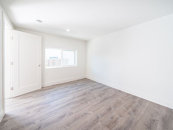 4th image of 1328 33rd St #1