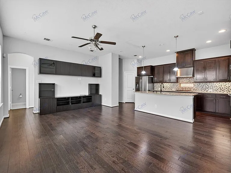 6607 Deleon St — Photo 2
