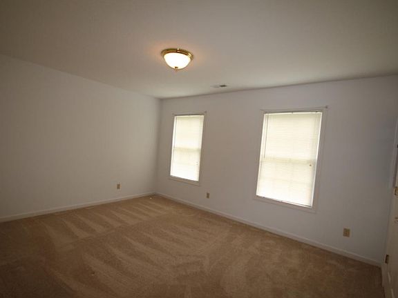 5th image of 1521 Pine Cone Cir