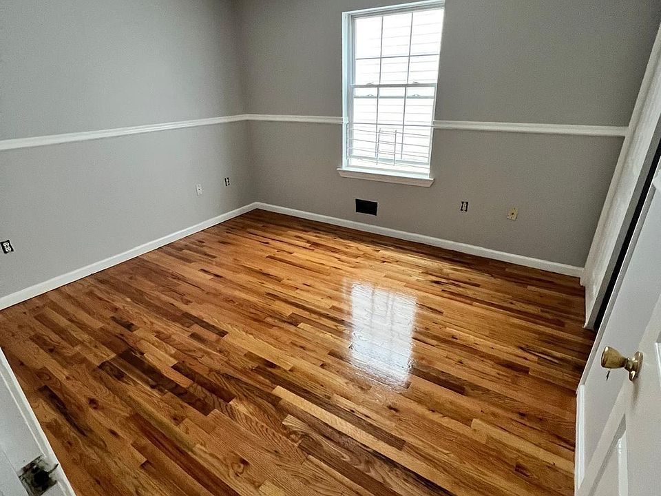 2nd image of 904 Bond St #1