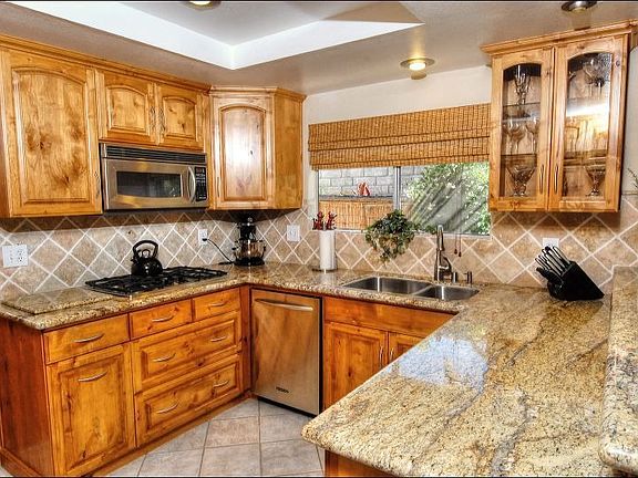 3rd image of 4051 Blairwood Dr