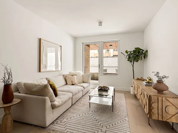 208 Delancey St #2D, New York, NY 10002