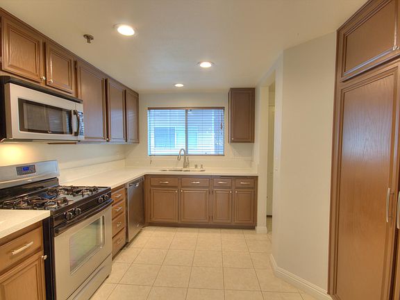 4th image of 2706 Honolulu Ave APT 211