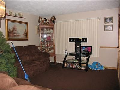 4th image of 413 Henry St