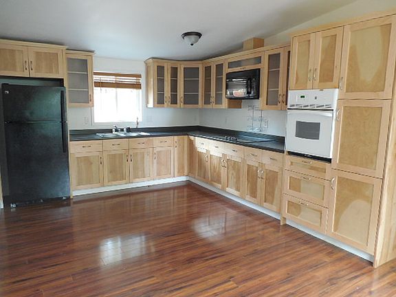 2nd image of 525 E Arcadia Ave