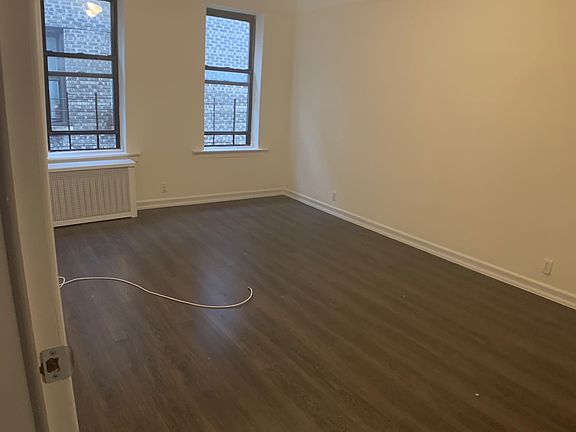 3rd image of 815 W 181st St APT 5D