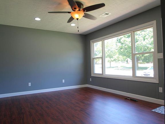4th image of 1640 Parkview Dr