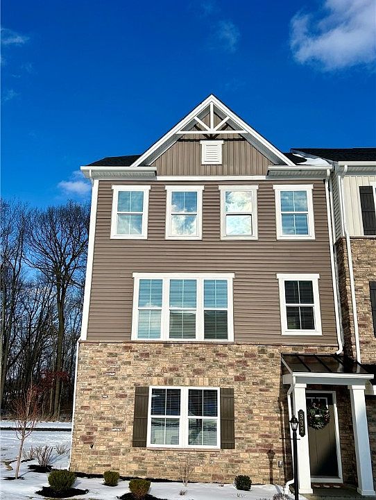 1st image of 332 Caledonia Pl