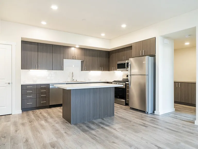 HUB APARTMENTS — Photo 14