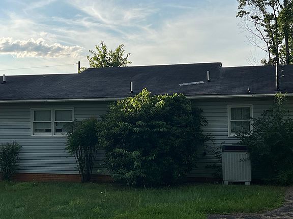 4th image of 21126 Lynn St