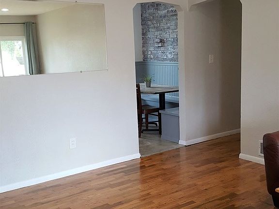 4th image of 867 Violet Meadow St S