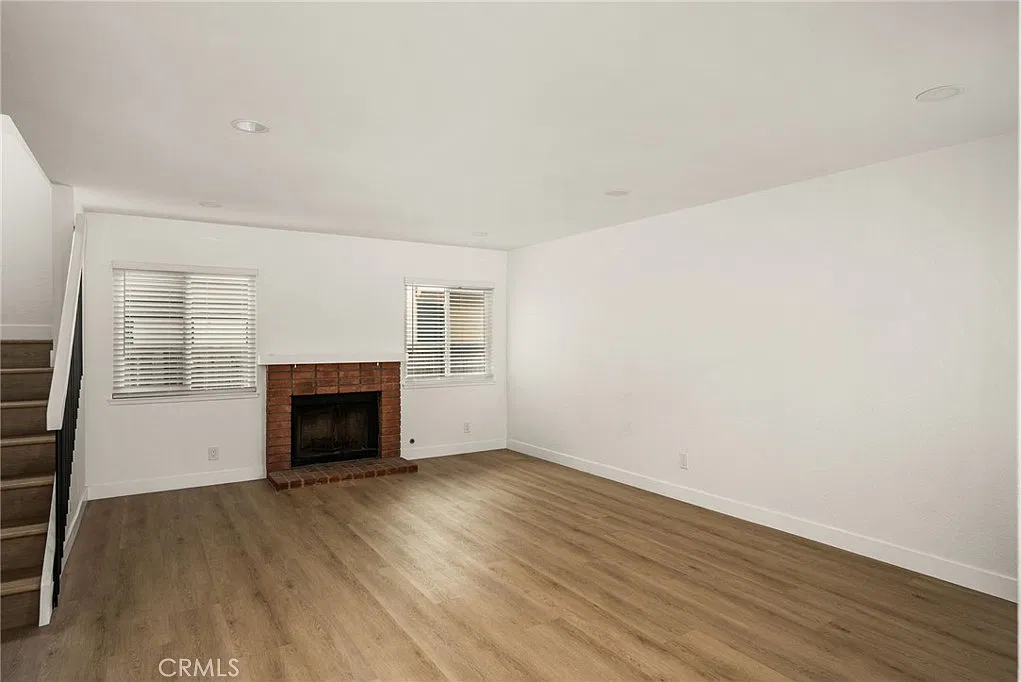 4 bed, 1936 sqft, $5,500 — Photo 2