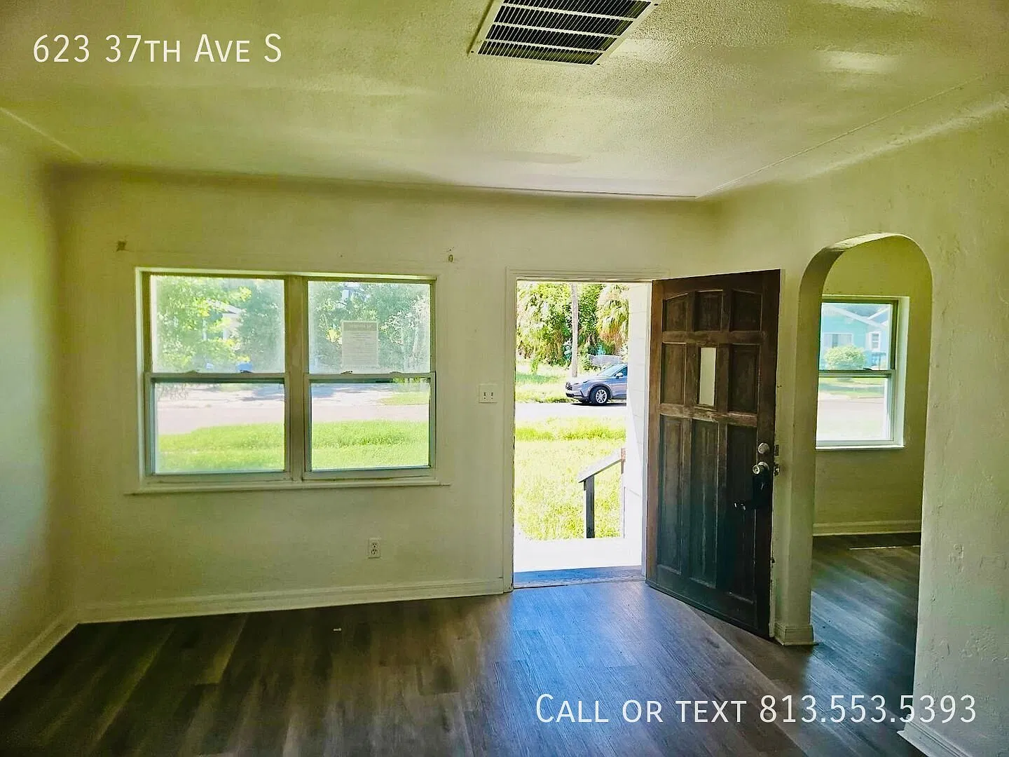 Spacious 2-Bedroom Home Near Downtown St. Petersburg — Photo 3