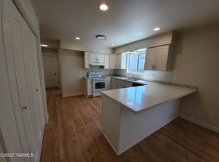 1806 Smith Ln, Grandview, WA 98930
