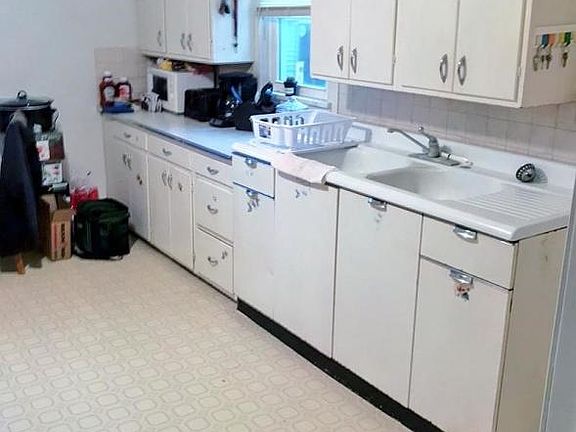 5th image of 627 S 11th St