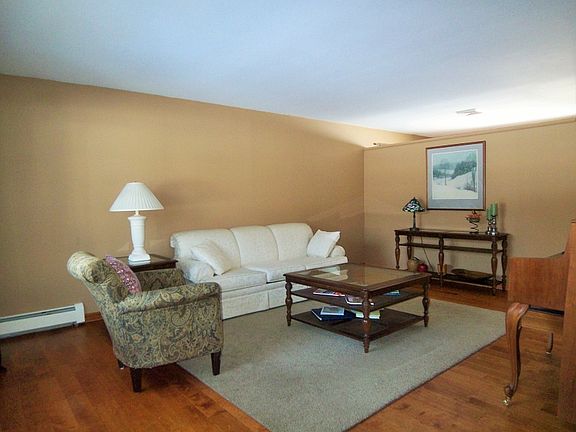 4th image of 5 Cove Ct