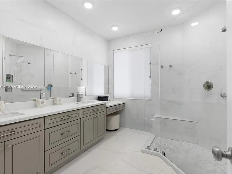 1102 Camellia Cir #1102 — Photo 15