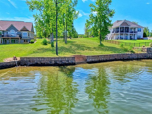 2nd image of 208 Gardenia Dr