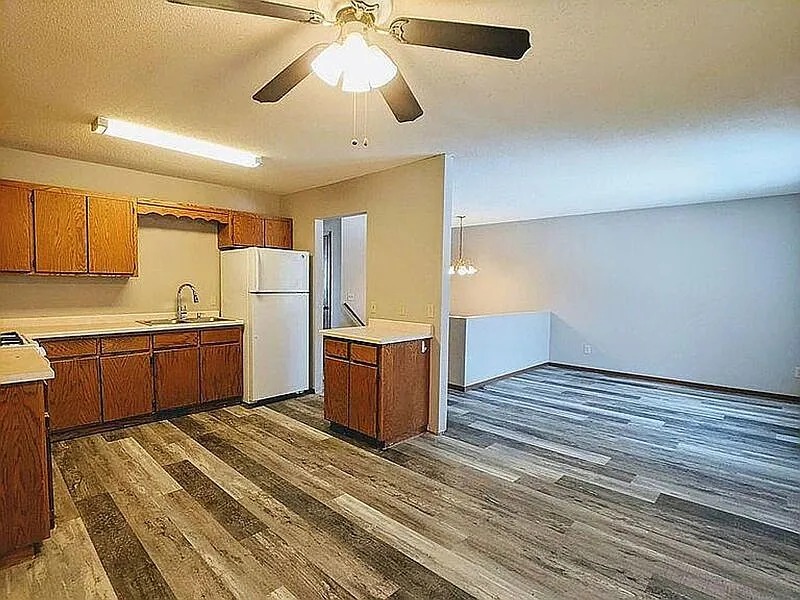 3 bed, 1.0 bath, 1400 sqft, $1,785 — Photo 1