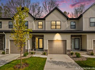 1993 E Shorewoods Ln, Holland, MI 49423