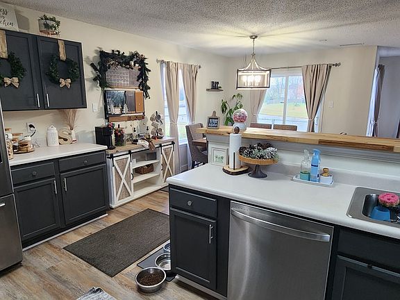 5th image of 9049 Bayview Cir