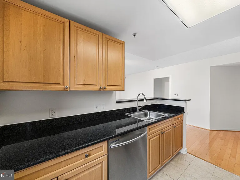 2726 Gallows Rd #619 — Photo 8