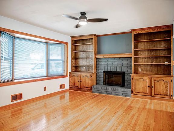 2nd image of 4923 Evanston Ave