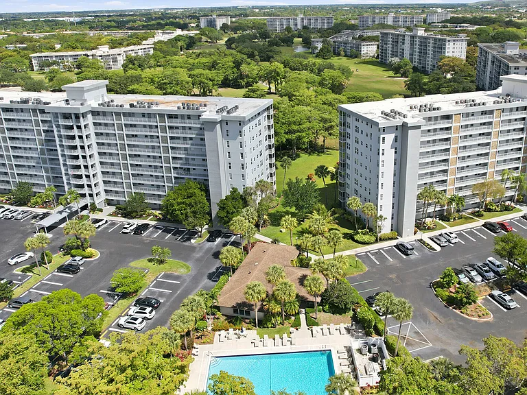 4015 W Palm Aire Dr #1001 — Photo 38