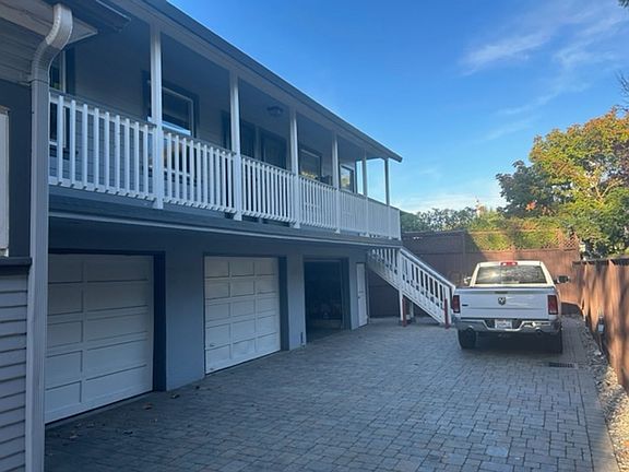 2nd image of 820 N El Camino Real APT B