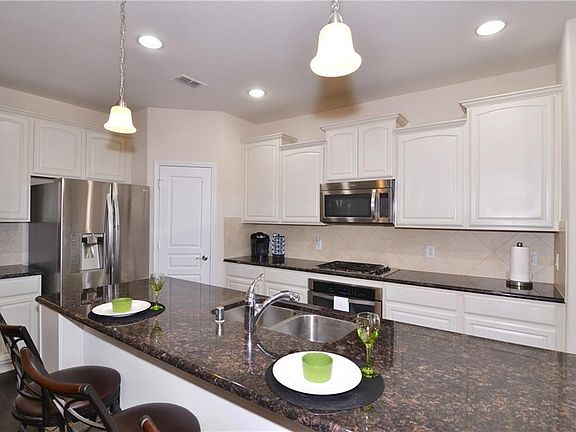 3rd image of 2924 Oyster Bay Dr