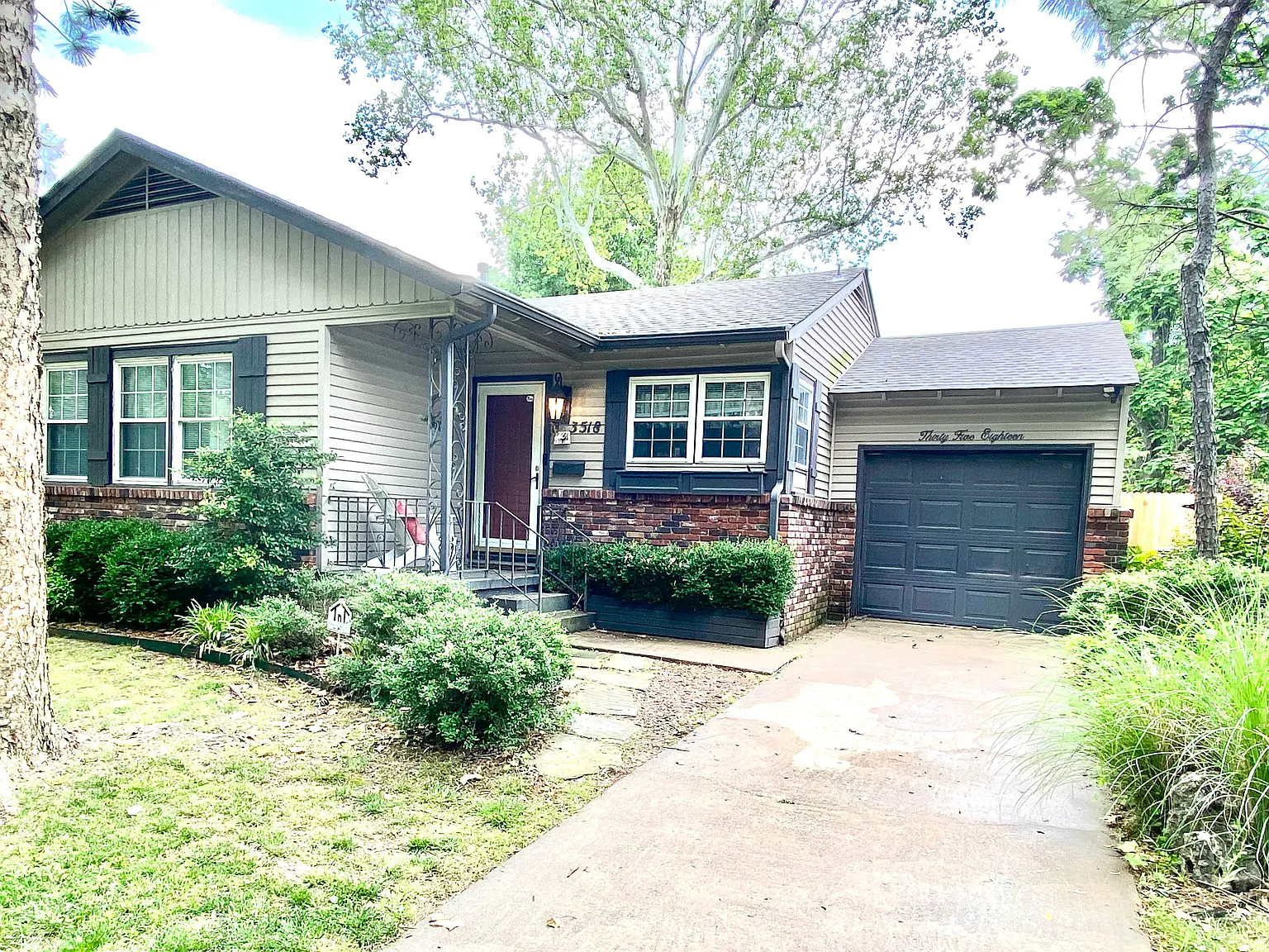 3 bed, 1200 sqft, $1,600 — Photo 1