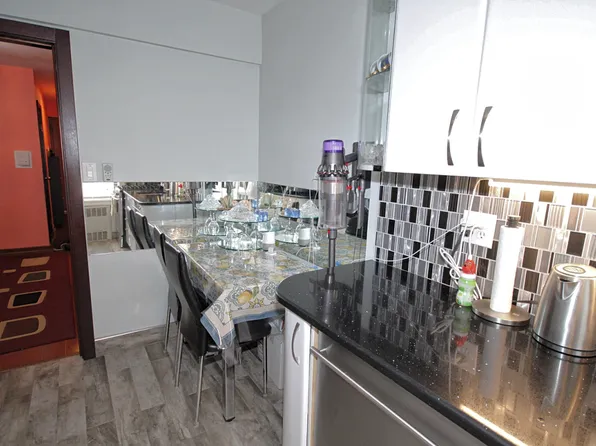 2209 Knapp Street image 4 of 18