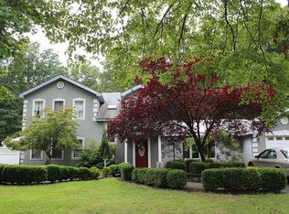 23 Stockton Rd, Kendall Park, NJ 08824