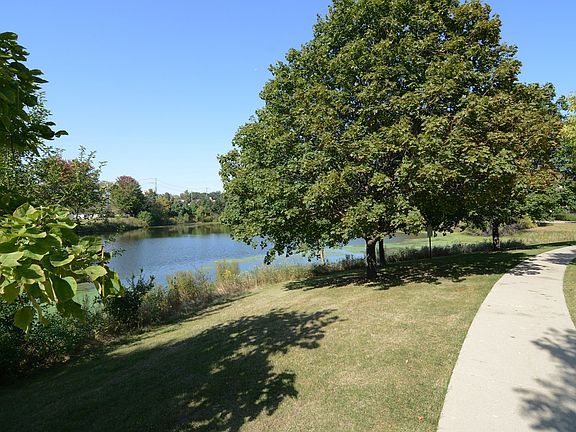 3rd image of 266 Monarch Dr Unit 26L