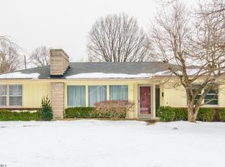 8 Sterling Rd, Louisville, KY 40220