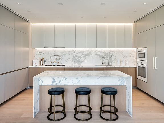 4th image of 80 E 10th St #6