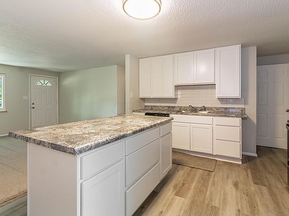 4th image of 5094 Zimmer Dr