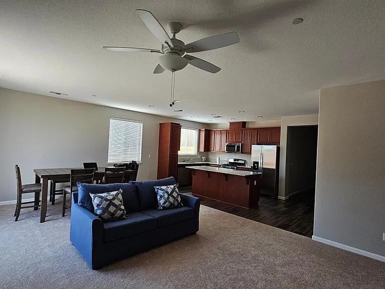 825 Kelsey Ct — Photo 19