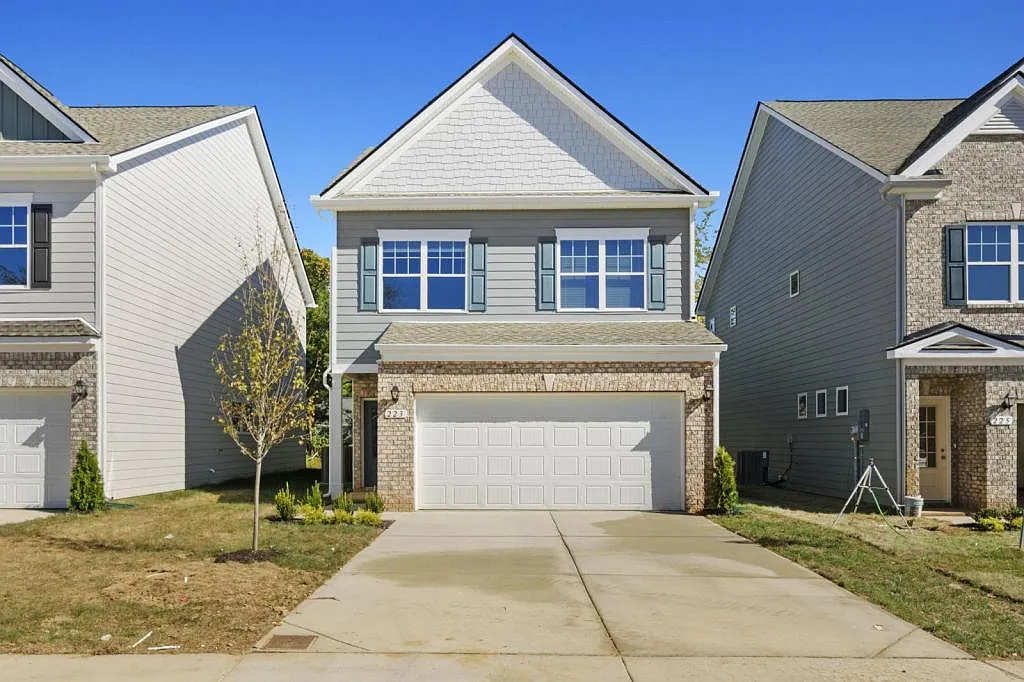 223 Emmett Dr — Photo 1