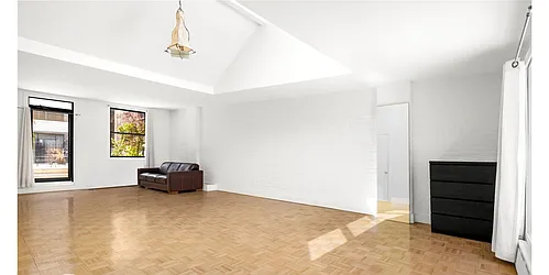 Rented by ER (DO NOT USE)