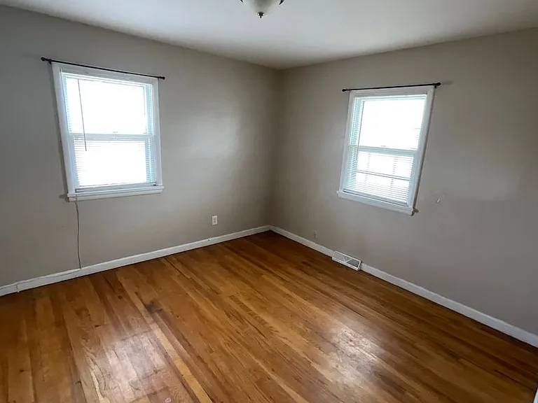 306 Jefferson St — Photo 17