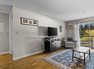 490 River Rd APT 13, Manchester, NH 03104